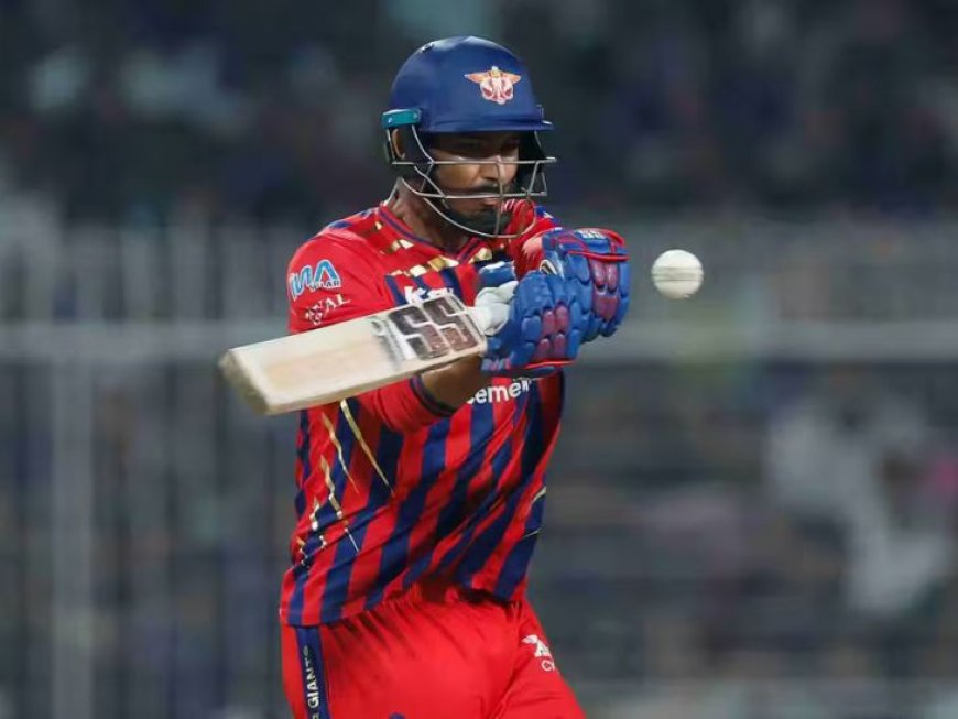 हेलिकॉप्टर शॉट का जलवा—मुकुल ने लगाया शानदार छक्का, मैदान में गूंज उठी तालियां