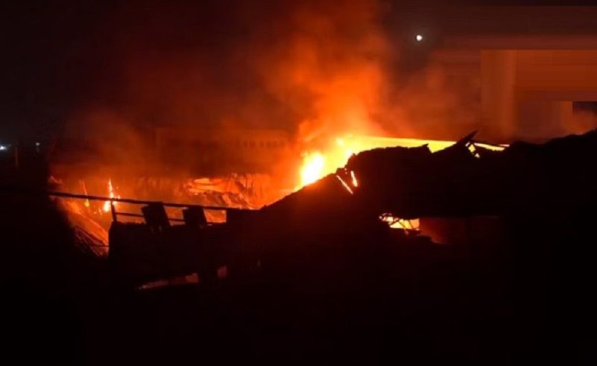 दिल्ली में दर्दनाक हादसा: झुग्गी में लगी आग ने एक ही परिवार को किया खत्म