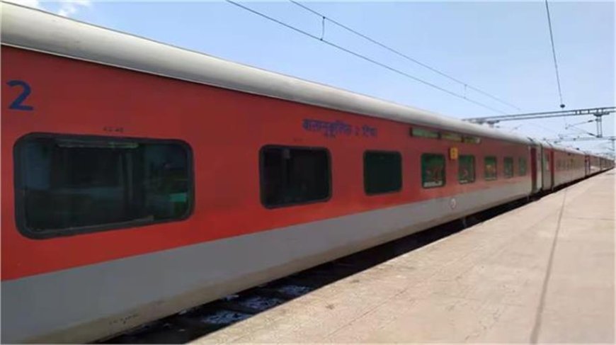 लापरवाही बनी जानलेवा: चलती ट्रेन पकड़ने की कोशिश में मां की मौत, बच्चे का हाथ कटा