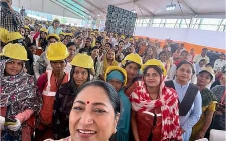 मजदूर दिवस पर धीरपुर में सीएम रेखा गुप्ता का संवाद, निर्माण श्रमिकों के बीच पहुंचकर जानी जमीनी हकीकत