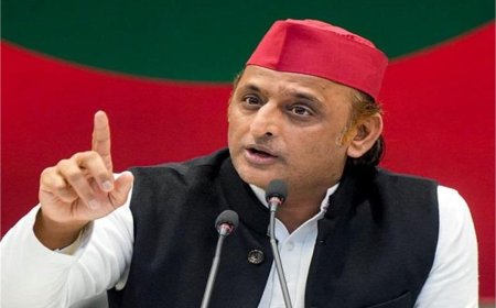 महिला आरक्षण पर अखिलेश का सरकार पर निशाना: “लागू करें या मानें कि महिलाओं के खिलाफ हैं”