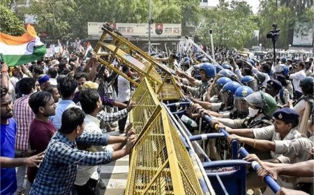 BPSC TRE-4 परीक्षा में देरी पर भड़के अभ्यर्थी, प्रदर्शन के दौरान पुलिस ने किया लाठीचार्ज