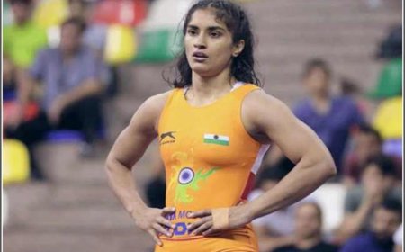 विनेश फोगाट को बड़ा झटका, WFI ने भेजा शो-कॉज नोटिस… घरेलू कुश्ती से अस्थायी दूरी तय