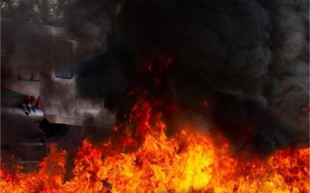 दिल्ली के कंझावला में फैक्टरी में भीषण आग, धुएं के गुबार के बीच रोबोट तकनीक से चला रेस्क्यू ऑपरेशन