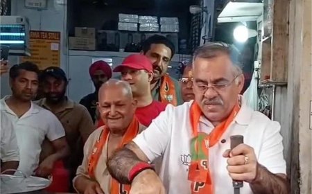 अमृतसर में चाय पर चर्चा के दौरान AAP पर बरसे तरुण चुघ, बोले- पंजाब को बदलना है तो भाजपा को दें 2 साल