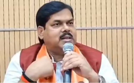 प्रेस कॉन्फ्रेंस में सवाल सुनते ही नाराज़ हुए मंत्री, लोकतांत्रिक प्रदर्शन पर पूछे गए सवाल के बाद बीच में छोड़ी ब्रीफिंग