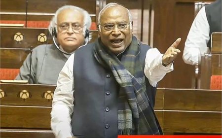 ईंधन कीमतों में बढ़ोतरी पर केंद्र पर बरसे खरगे, बोले- जनता पर पड़ रहा भारी बोझ