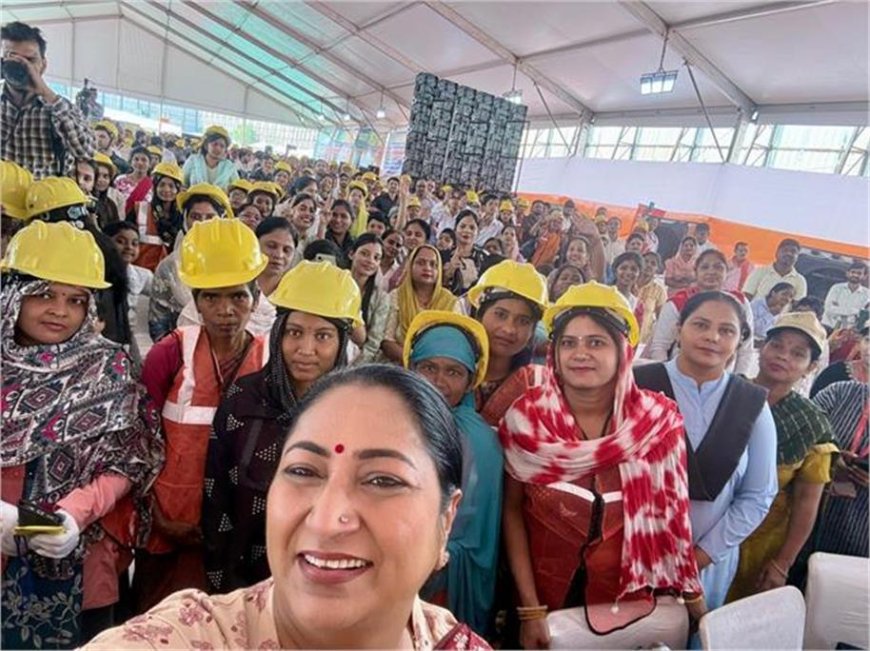 मजदूर दिवस पर धीरपुर में सीएम रेखा गुप्ता का संवाद, निर्माण श्रमिकों के बीच पहुंचकर जानी जमीनी हकीकत