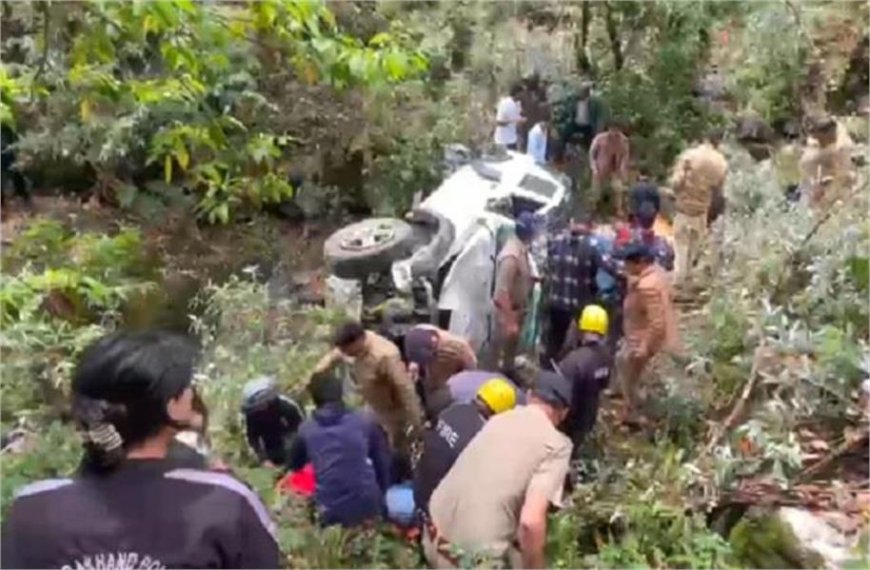 कैंची धाम से लौटते समय बड़ा हादसा: 80 फीट गहरी खाई में गिरी थार, भवाली मार्ग पर अफरा-तफरी