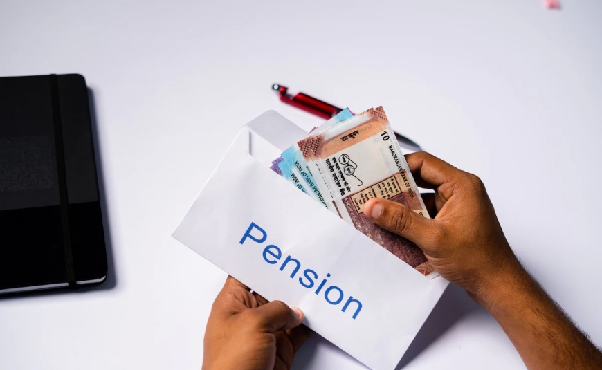 पेंशनधारकों के लिए बड़ा अलर्ट, समय पर जीवन प्रमाण पत्र जमा नहीं किया तो रुक सकती है पेंशन