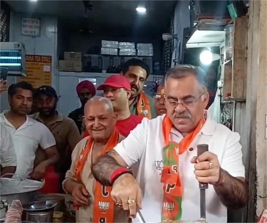 अमृतसर में चाय पर चर्चा के दौरान AAP पर बरसे तरुण चुघ, बोले- पंजाब को बदलना है तो भाजपा को दें 2 साल
