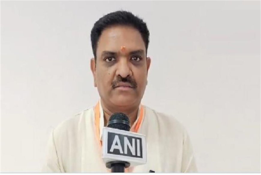 “योगी सरकार ने नकल माफिया की कमर तोड़ दी, इसलिए बौखलाए हैं अखिलेश” — असीम अरुण का सपा पर तीखा हमला
