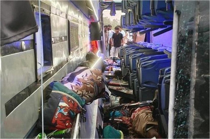 यूपी एक्सप्रेस-वे पर भीषण सड़क हादसा, AC बस पलटने से 6 लोगों की मौत