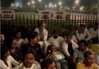 अंकिता भंडारी मर्डर केस में फिर गरमाई सियासत, दिल्ली के इंडिया गेट पर धरने पर बैठे माता-पिता