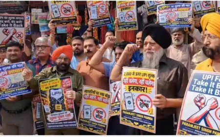 UPI पर MDR के खिलाफ दिल्ली के व्यापारियों का हल्ला बोल, सदर बाजार में सड़क पर उतरे कारोबारी