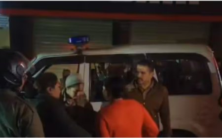 मसूरी में देर रात सड़क पर भिड़े दो पक्ष, जमकर चले जूते-चप्पल; पुलिस ने की कार्रवाई