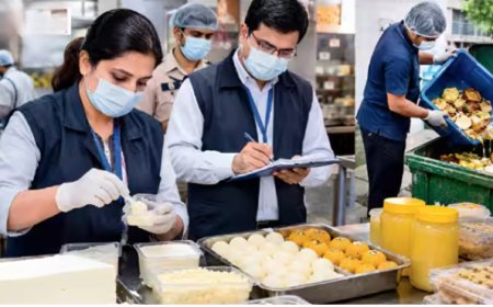 दिल्ली में मिलावट पर कार्रवाई: 4,000 किलो खराब खाद्य सामग्री नष्ट, 85 सैंपल अनसेफ